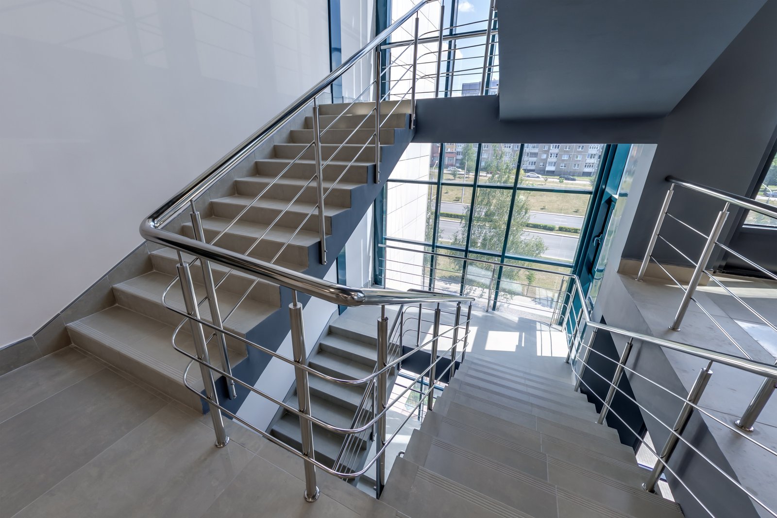 Escalera metálica industrial